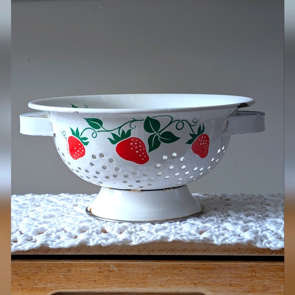 Vintage Enamel Colander Teleflora Strainer
